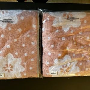 NWT Weezie Beach Towels PAIR